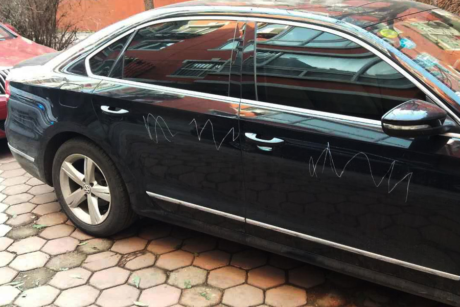 物業(yè)費(fèi)不等于保管費(fèi)，業(yè)主車輛被劃，找物業(yè)索賠被駁回！
