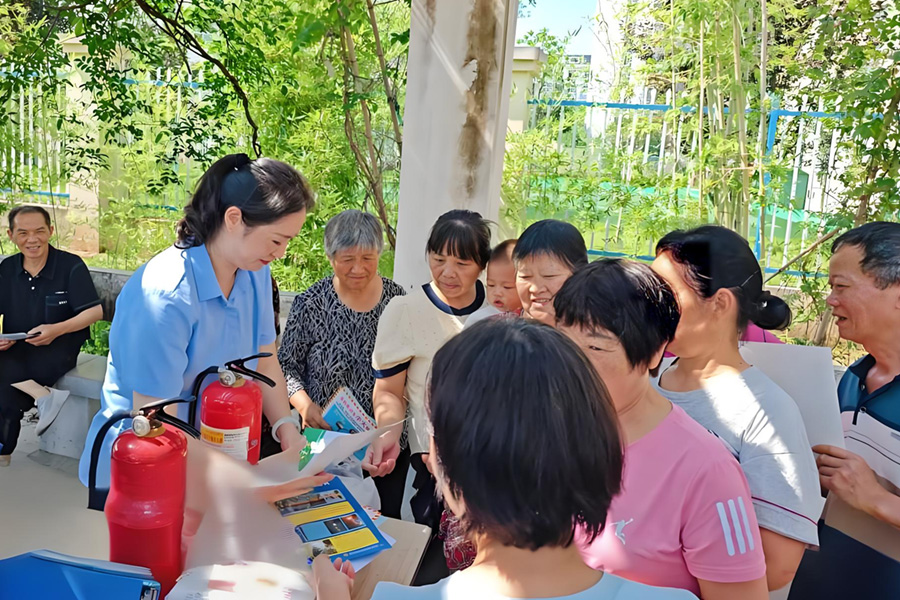 筑牢安全防線！正誠智服“安全宣傳咨詢?nèi)铡?   活動守護萬家平安